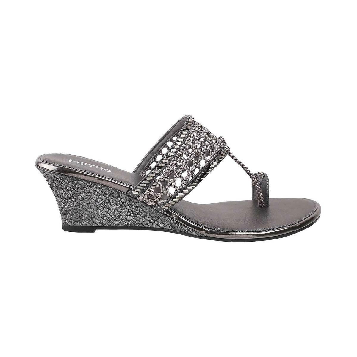 Women Ethnic Slip Ons - Image 4